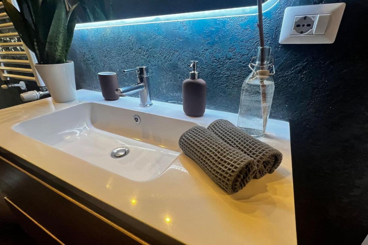 Apartmán Prestigioso Trilocale Sui Navigli Con A/C & Wi-Fi Milán Exteriér fotografie
